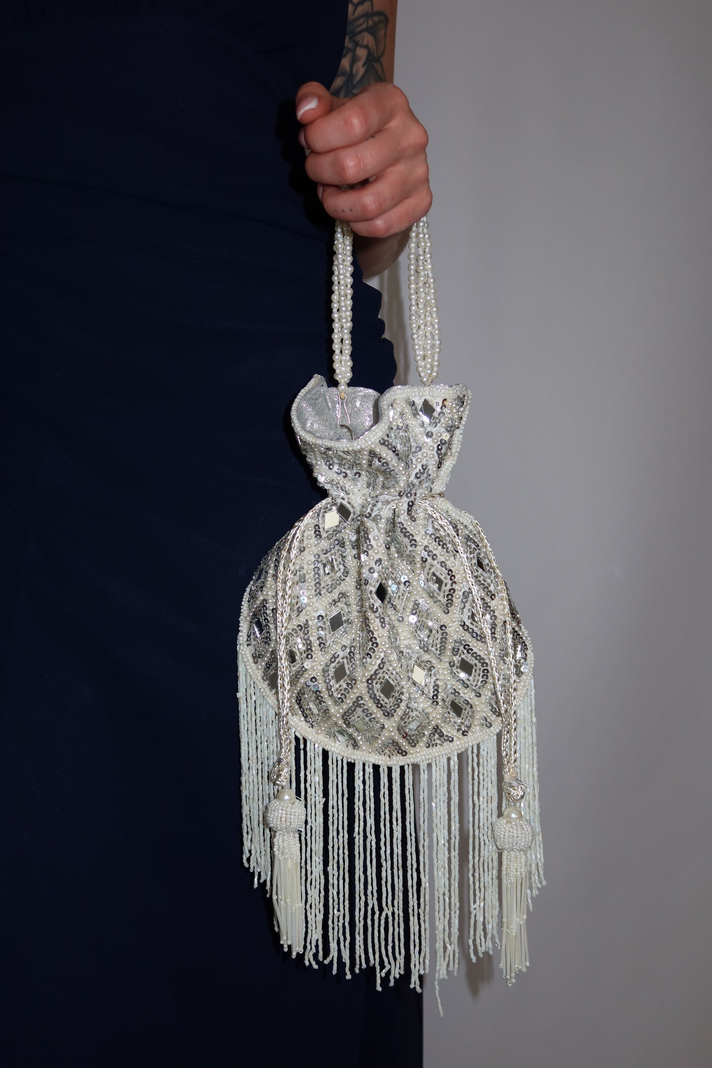 Bombonera Kavya Plata + Blanco